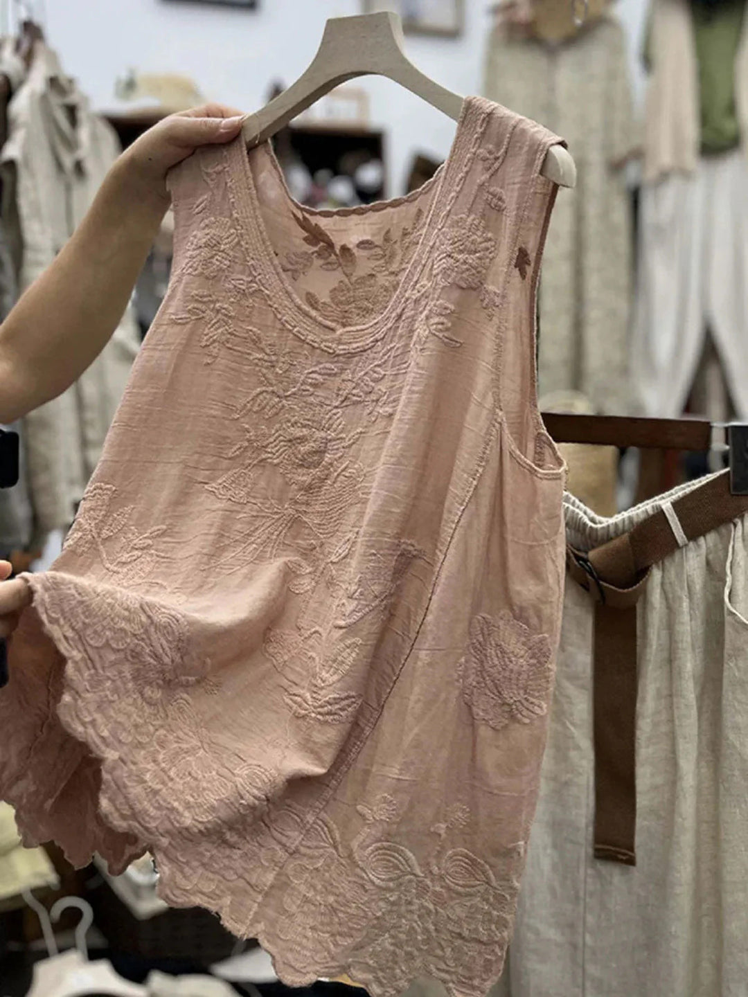 Melinda | Embroidered Sleeveless Loose-Fit Top